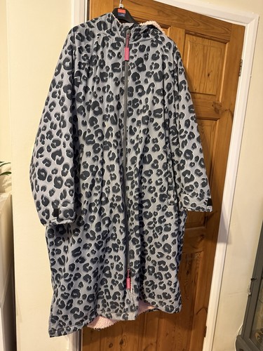 Grey leopard dry robe - leopard,